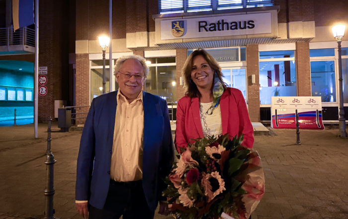 Alt- und Neubürgermeister*in Georg Schmitz und Daniela Ritzerfeld